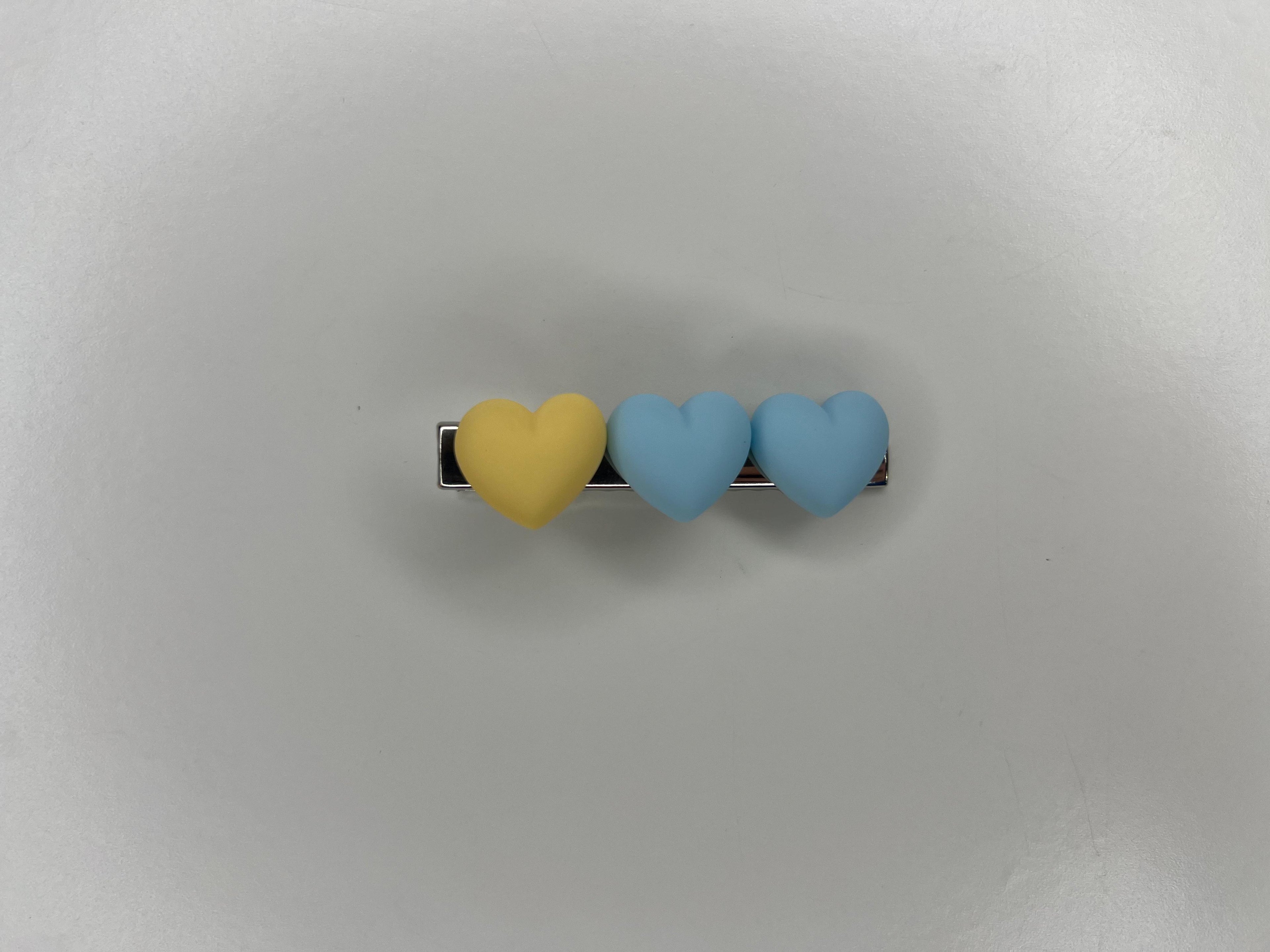 Agrafa cu inimioare colorate